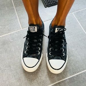 Converse All Start Sneakers 👟 ⭐️ Like New!!!